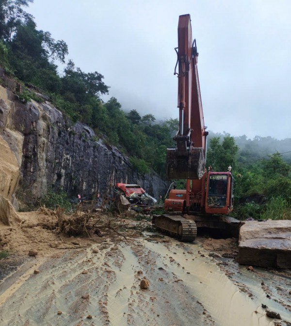 Lên phương án phối hợp nổ mìn thông đèo Khánh Lê Lên phương án phối hợp nổ mìn thông đèo Khánh Lê