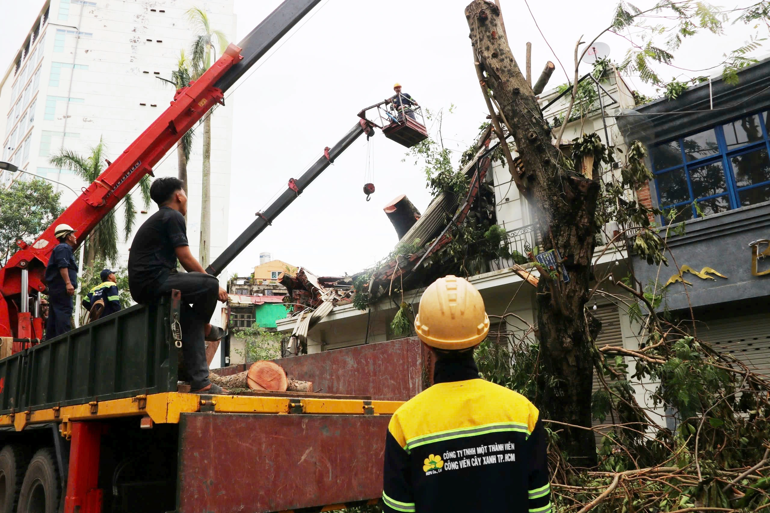 ‘Lính đặc nhiệm’ TP.HCM bay ra Hải Phòng hỗ trợ khắc phục hậu quả bão số 3