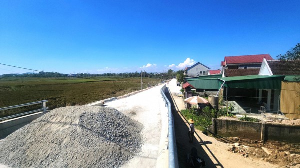 Lo lắng trước cây cầu có thiết kế lạ Lo lắng trước cây cầu có thiết kế lạ