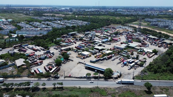 Loạt bãi xe trái phép đường Võ Chí Công: Không lẽ bó tay?