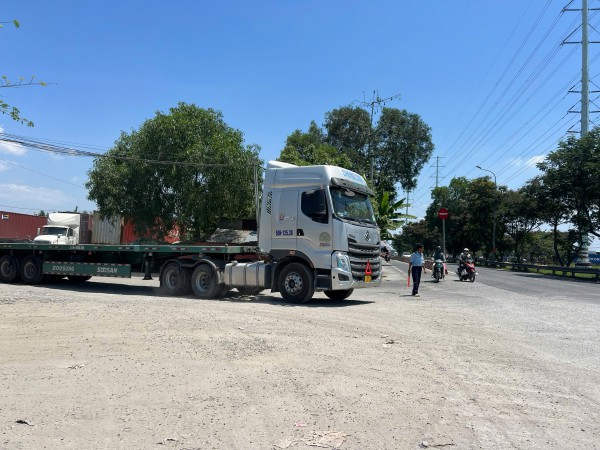 Loạt bãi xe trái phép đường Võ Chí Công: Không lẽ bó tay?