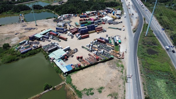 Loạt bãi xe trái phép đường Võ Chí Công: Không lẽ bó tay?