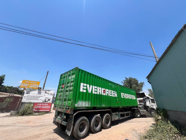 Loạt bãi xe trái phép đường Võ Chí Công: Không lẽ bó tay?