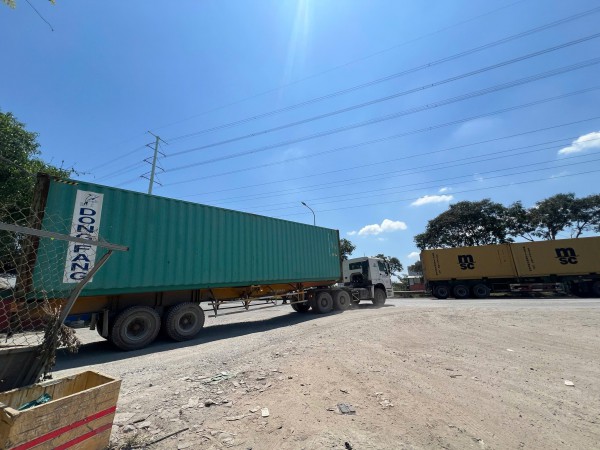 Loạt bãi xe trái phép đường Võ Chí Công: Không lẽ bó tay?