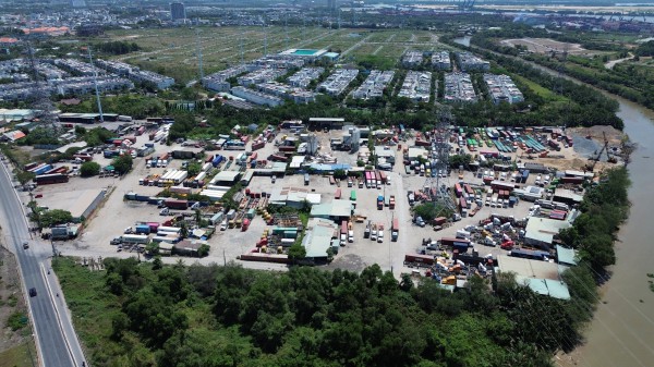 Loạt bãi xe trái phép đường Võ Chí Công: Không lẽ bó tay?