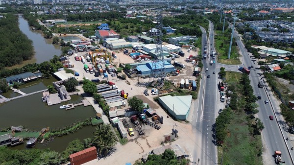 Loạt bãi xe trái phép đường Võ Chí Công: Không lẽ bó tay?