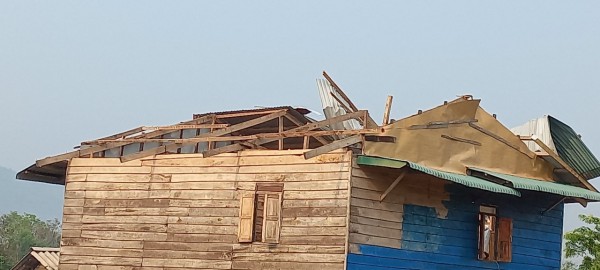 Lốc xoáy làm hàng chục ngôi nhà ở huyện vùng cao Quảng Trị hư hỏng