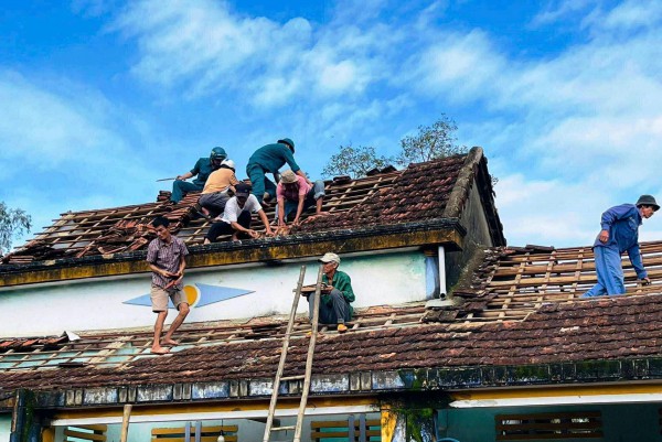 'Lốc xoáy quét chỉ mấy giây mà mọi thứ tan hoang'