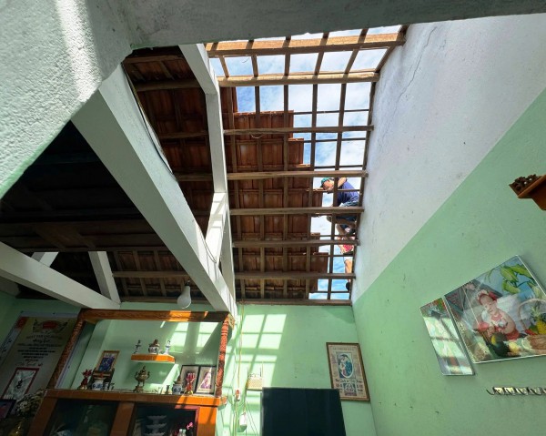 'Lốc xoáy quét chỉ mấy giây mà mọi thứ tan hoang'