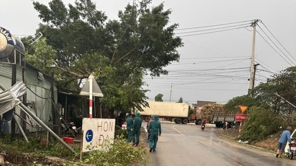 Lốc xoáy tại Gia Lai chiều 15.4, hơn 10 nhà bị tốc mái