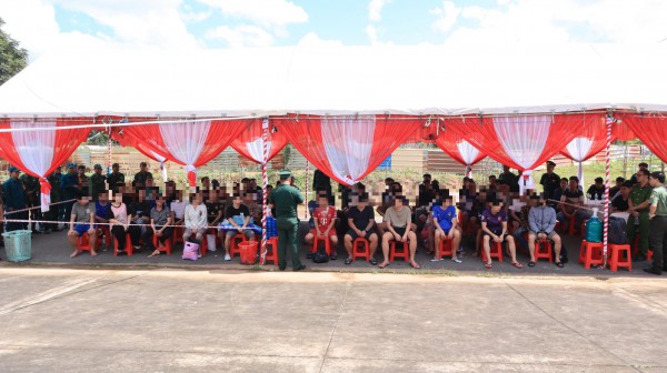 Lời kể rùng rợn của người Việt Nam thoát bẫy 'việc nhẹ lương cao' ở Campuchia Lời kể rùng rợn của người Việt Nam thoát bẫy 'việc nhẹ lương cao' ở Campuchia