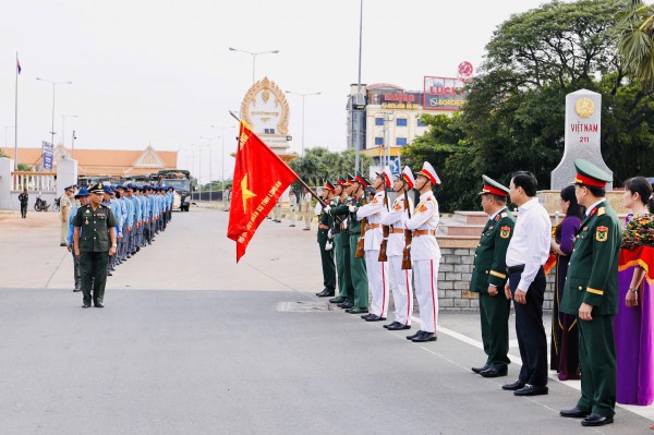 Long An: Đón 106 hài cốt liệt sĩ, quân tình nguyện Việt Nam hy sinh tại Campuchia Long An: Đón 106 hài cốt liệt sĩ, quân tình nguyện Việt Nam hy sinh tại Campuchia