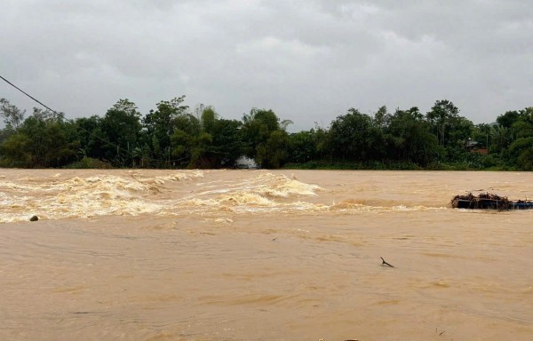 Lũ các sông ở Quảng Ngãi lên nhanh, cảnh báo lũ quét và sạt lở