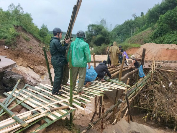 Lũ các sông ở Quảng Ngãi lên nhanh, cảnh báo lũ quét và sạt lở