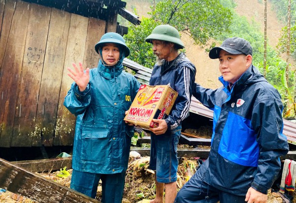Lũ cuốn trôi cả ngôi làng vùng cao Đà Nẵng Lũ cuốn trôi cả ngôi làng vùng cao Đà Nẵng