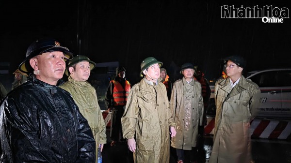 Lũ lịch sử ngày 20.11, Khánh Hòa khẩn cấp cứu dân xuyên đêm mưa lớn