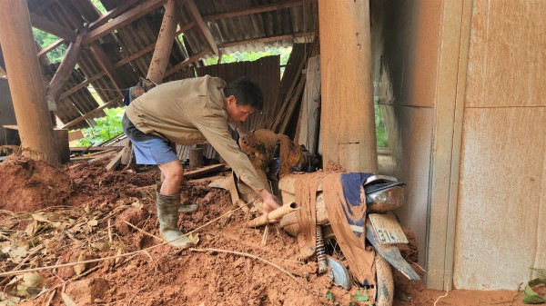 Lũ ở Nghệ An: 'Trắng tay hết rồi' Lũ ở Nghệ An: 'Trắng tay hết rồi'