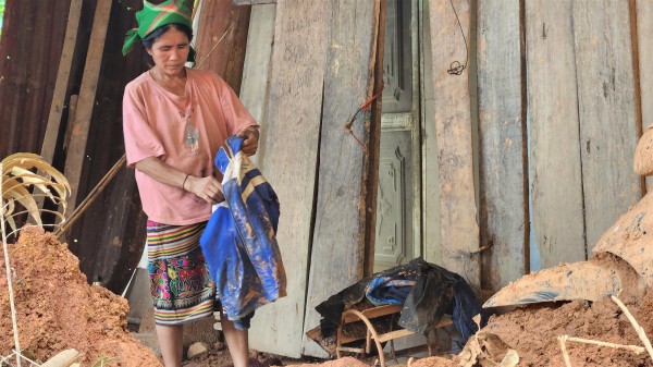 Lũ ở Nghệ An: 'Trắng tay hết rồi' Lũ ở Nghệ An: 'Trắng tay hết rồi'