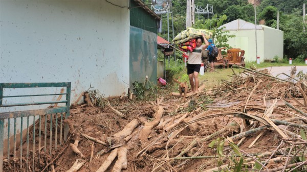 Lũ ở Nghệ An: 'Trắng tay hết rồi' Lũ ở Nghệ An: 'Trắng tay hết rồi'