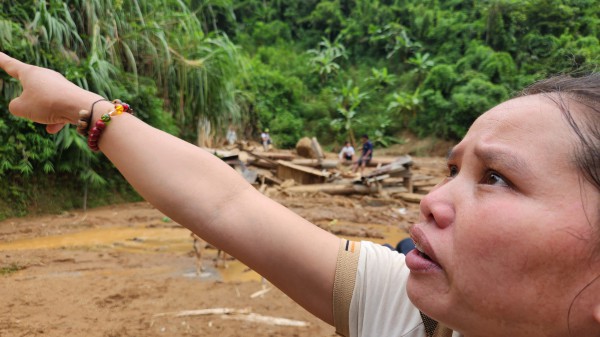 Lũ ở Nghệ An: 'Trắng tay hết rồi' Lũ ở Nghệ An: 'Trắng tay hết rồi'