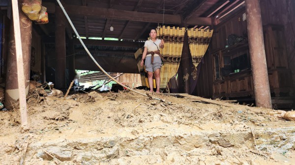 Lũ ở Nghệ An: 'Trắng tay hết rồi' Lũ ở Nghệ An: 'Trắng tay hết rồi'