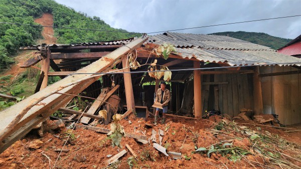 Lũ ở Nghệ An: 'Trắng tay hết rồi' Lũ ở Nghệ An: 'Trắng tay hết rồi'