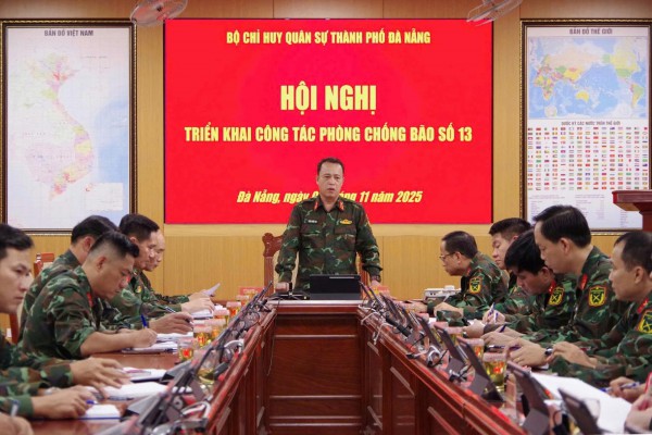 Lực lượng vũ trang Đà Nẵng sẵn sàng ứng phó khi 'bão chồng lũ' Lực lượng vũ trang Đà Nẵng sẵn sàng ứng phó khi 'bão chồng lũ'