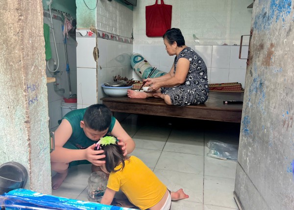 'Mái ấm rẻ nhất TP.HCM', chủ trọ tiết lộ lý do gần 10 năm không tăng giá 'Mái ấm rẻ nhất TP.HCM', chủ trọ tiết lộ lý do gần 10 năm không tăng giá