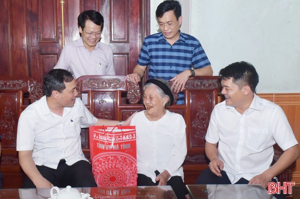 Mẹ Việt Nam anh hùng ngồi cạnh Tổng Bí thư Tô Lâm trong đại lễ A80 là ai? Mẹ Việt Nam anh hùng ngồi cạnh Tổng Bí thư Tô Lâm trong đại lễ A80 là ai?