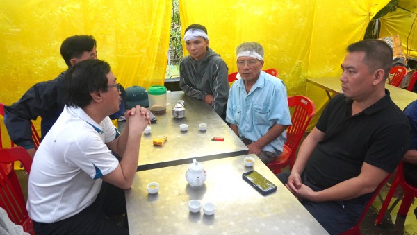 Mẹ già ra đi để lại người con gái tật nguyền sau trận lốc xoáy Mẹ già ra đi để lại người con gái tật nguyền sau trận lốc xoáy