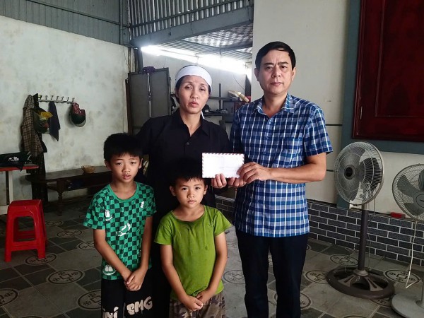 Mẹ già ra đi để lại người con gái tật nguyền sau trận lốc xoáy Mẹ già ra đi để lại người con gái tật nguyền sau trận lốc xoáy