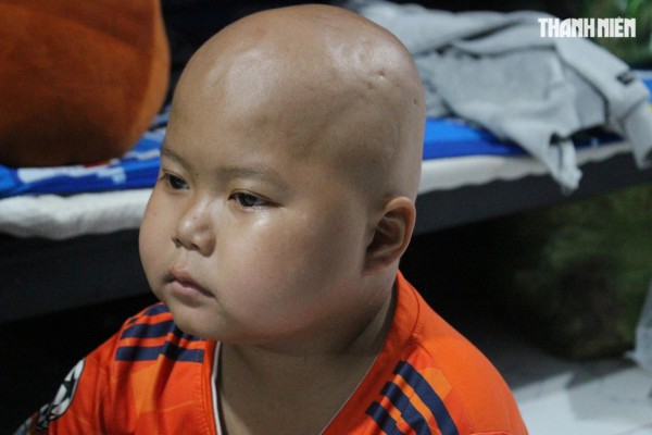 Mẹ nghèo cầu cứu cho con ung thư: Được giúp 46 triệu đồng