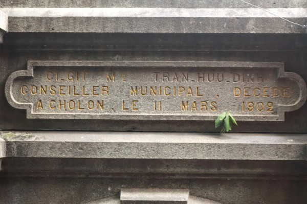 Mộ cổ 123 năm ở TP.HCM: Dấu tích đại gia giàu thứ 4 Sài Gòn xưa Mộ cổ 123 năm ở TP.HCM: Dấu tích đại gia giàu thứ 4 Sài Gòn xưa
