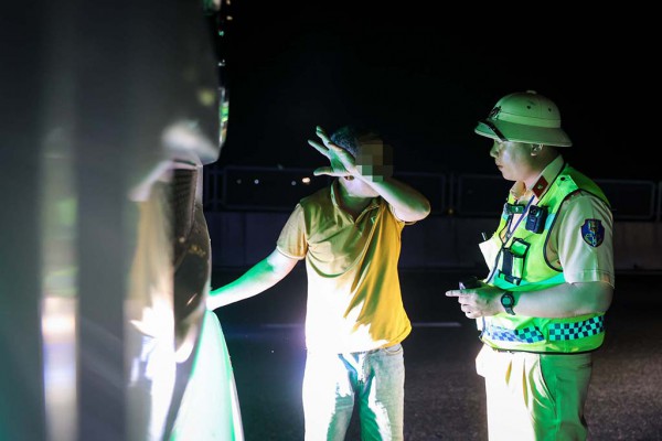 Mối nguy dừng xe trên cao tốc Mối nguy dừng xe trên cao tốc