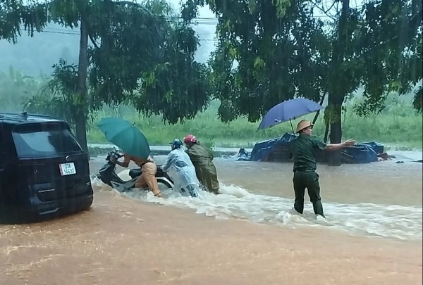 Mưa hơn 400 mm, nhiều nơi ở Hà Giang 'chìm' trong biển nước