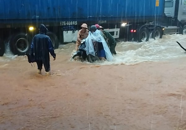 Mưa hơn 400 mm, nhiều nơi ở Hà Giang 'chìm' trong biển nước