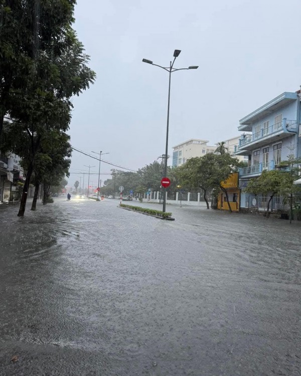 Mưa lớn, Thừa Thiên - Huế quyết sơ tán người dân