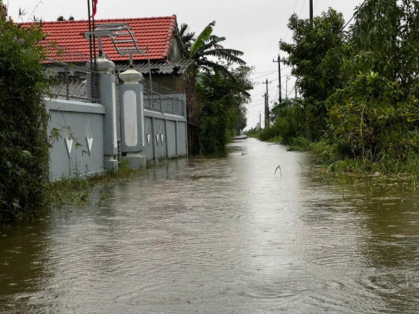 Mưa lớn khiến lũ các sông ở Huế lên cao, một số nơi ngập sâu Mưa lớn khiến lũ các sông ở Huế lên cao, một số nơi ngập sâu