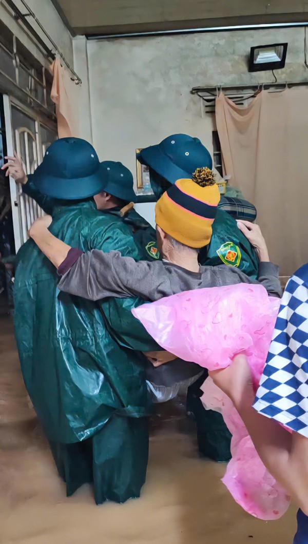 Mưa lớn lại sạt lở đèo Mimosa và các đèo, gây ngập lụt nặng nhiều nơi Mưa lớn lại sạt lở đèo Mimosa và các đèo, gây ngập lụt nặng nhiều nơi