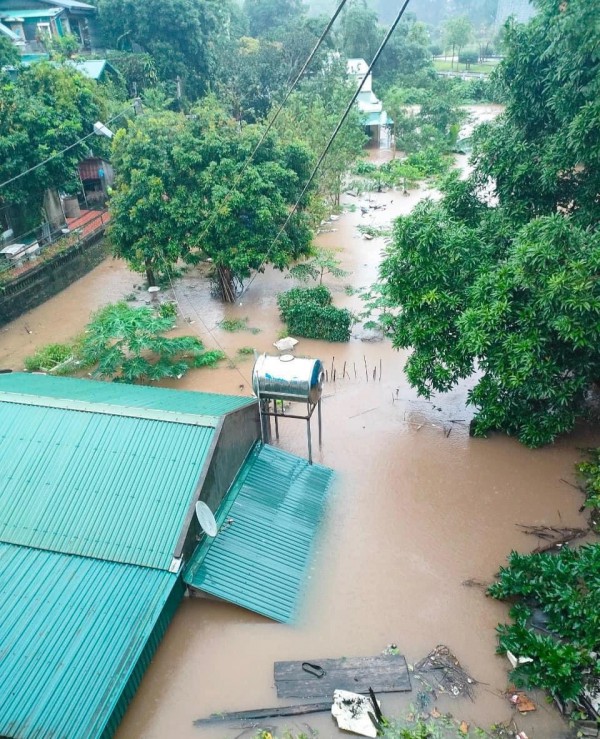 Mưa lớn, nhiều tuyến đường ở Quảng Ninh tê liệt