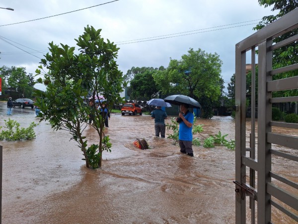 Mưa lớn, nhiều tuyến đường ở Quảng Ninh tê liệt