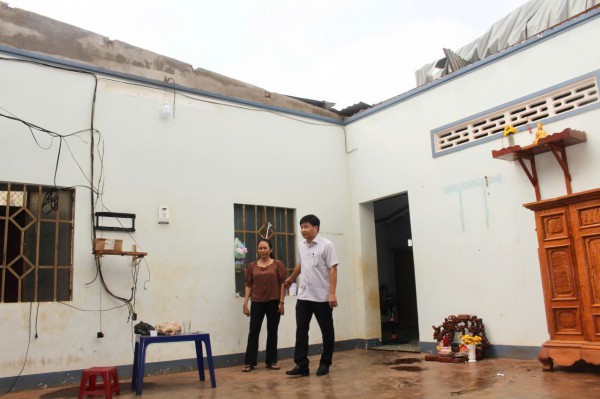 Mưa lớn ở Đồng Nai làm rụng 25 tấn sầu riêng, tốc mái nhiều căn nhà