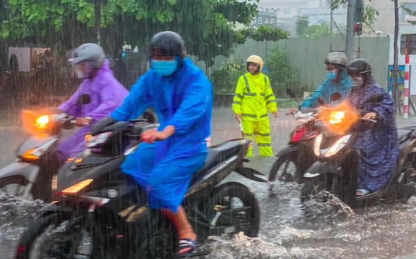 Mưa lớn từ Quảng Trị đến Quảng Ngãi, 8 tỉnh nguy cơ sạt lở đất, lũ quét Mưa lớn từ Quảng Trị đến Quảng Ngãi, 8 tỉnh nguy cơ sạt lở đất, lũ quét