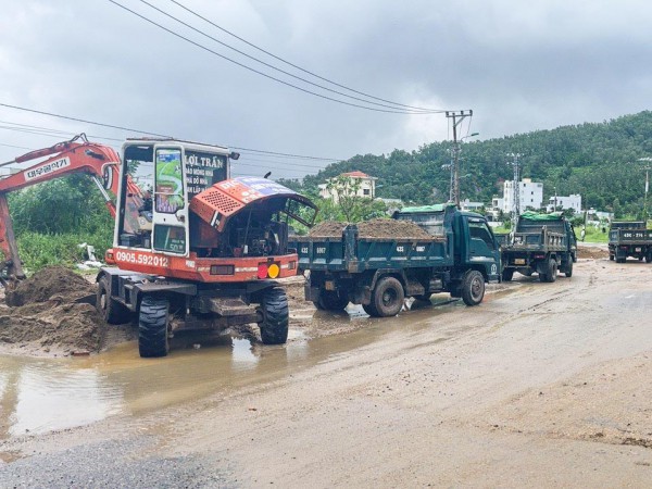 Mưa lũ Đà Nẵng: Hạ tầng giao thông bị hư hại, phong tỏa nhiều tuyến đường