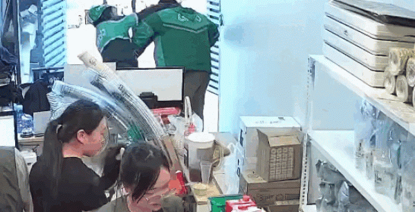 Nam shipper bị đồng nghiệp hành hung, dọa giết ở quán trà sữa