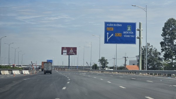 Nan giải thu phí khi thông xe tạm 35 km cao tốc Biên Hòa - Vũng Tàu