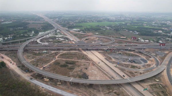 Nan giải thu phí khi thông xe tạm 35 km cao tốc Biên Hòa - Vũng Tàu