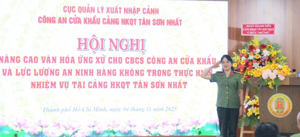 Nâng cao văn hóa ứng xử cho công an cửa khẩu, an ninh hàng không Nâng cao văn hóa ứng xử cho công an cửa khẩu, an ninh hàng không