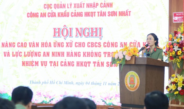 Nâng cao văn hóa ứng xử cho công an cửa khẩu, an ninh hàng không Nâng cao văn hóa ứng xử cho công an cửa khẩu, an ninh hàng không