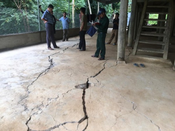 Nghệ An: Khẩn cấp sơ tán nhiều hộ dân miền núi vì đất nứt